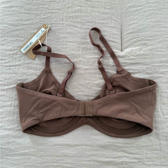 SKIMS Chocolate Underwire Bra - Picture 3 of 4
